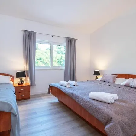 Seaside With A Swimming Pool Mokosica, Dubrovnik - 23230 Apartment *