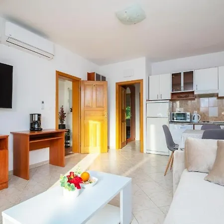 Apartament Seaside With A Swimming Pool Mokosica, Dubrovnik - 23230 Mokošica